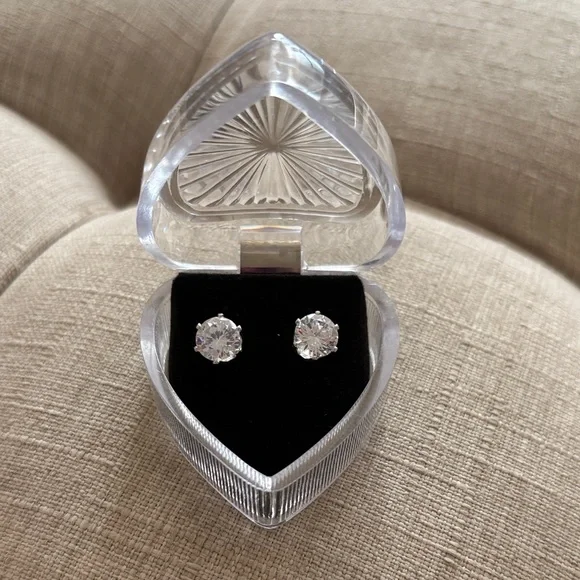 Elegant Silver Crystal Earrings - Picture 1 of 4